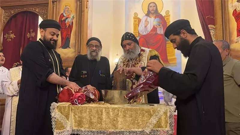 الأسقف العام لكنائس قطاع مدينة السلام يطيب رفات الشهيد أبو سيفين