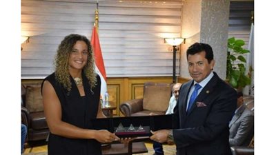 وزير الرياضة يهنئ ميار شريف لفوزها ببطولة فالنسيا المفتوحة للتنس