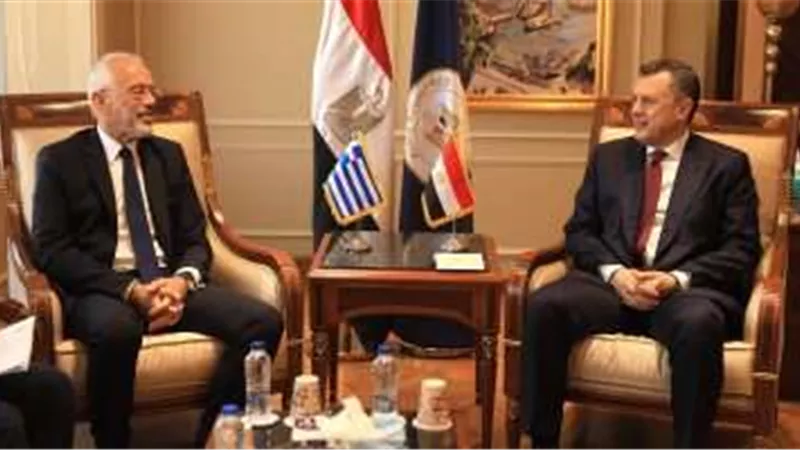 وزير السياحة يبحث مع سفير اليونان بالقاهرة سبل تعزيز التعاون