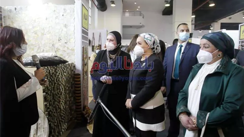 انتصار السيسي تشيد بمعرض 