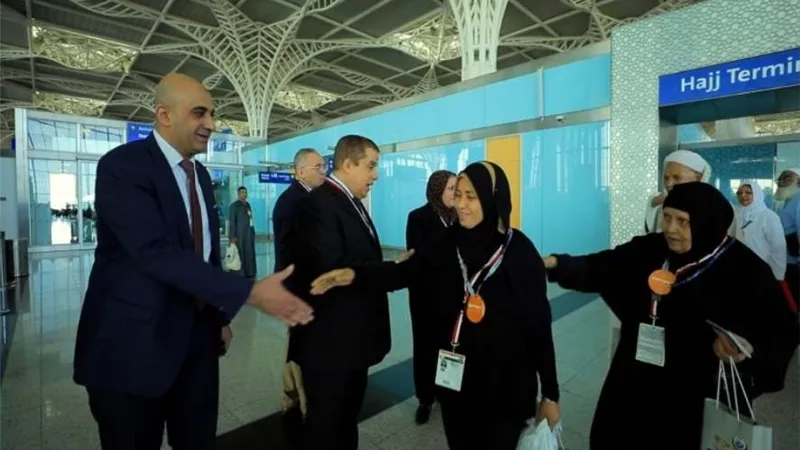 الداخلية تودع أسر الشهداء المغادرين البلاد إلى الأراضي المقدسة لآداء فريضة الحج | صور