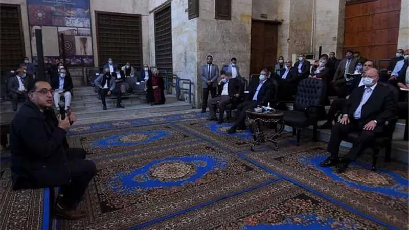 رئيس الوزراء: الرئيس أكد استمرار تطوير مدن القاهرة بعد الخروج للعاصمة الادارية.. صور