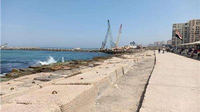 تطوير حماية الكورنيش تجاه المنشية ومحطة الرمل ومجمع المحاكم بالإسكندرية