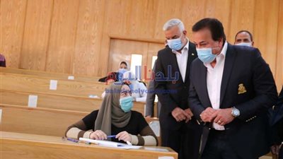 رئيس جامعة المنوفية يتفقد الدورة التدريبية لإعداد القادة
