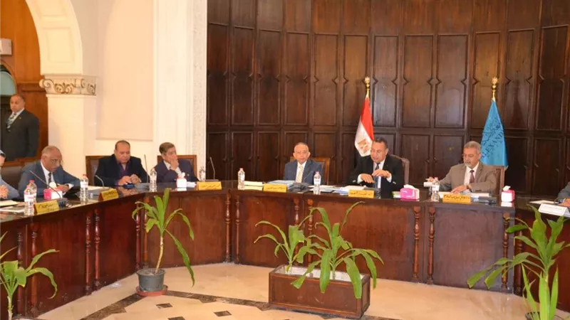 مجلس جامعة الإسكندرية يشكل لجنة لدعم الطلاب المتفوقين من غير القادرين