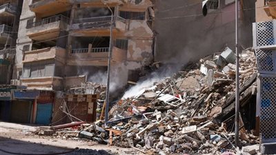 محافظ الإسكندرية يتابع حادث انهيار عقار حي المنتزة أول