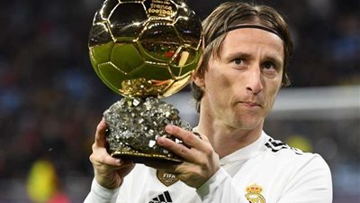 مودريتش يجدد عقده مع ريال مدريد حتى 2024