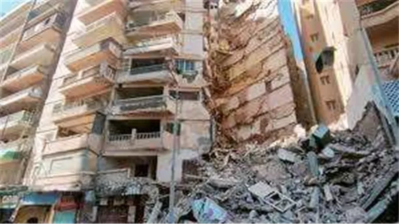 انهيار عقار بالإسكندرية مكون من 13 طابق