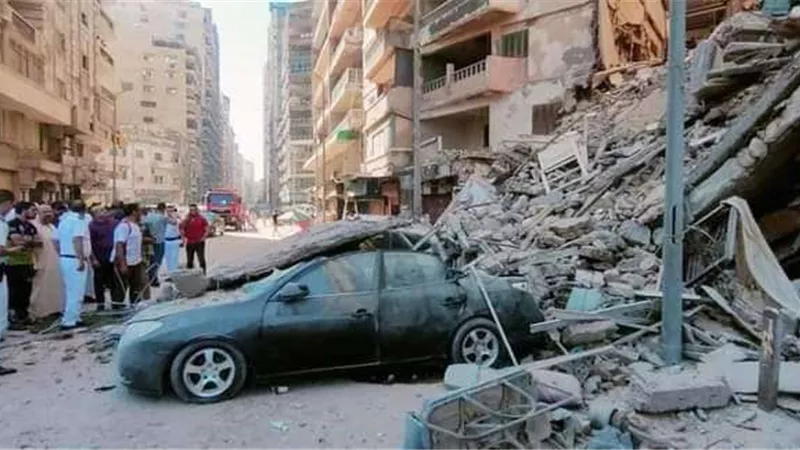 عدد الضحايا غير معلوم ..سكان عقار ميامي المنهار من مصطافين الإسكندرية