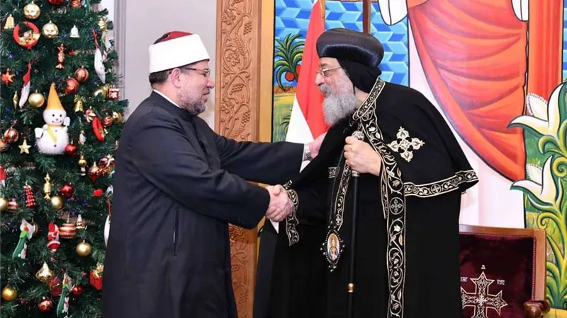البابا تواضروس يهنئ وزير الأوقاف بعيد الأضحى المبارك