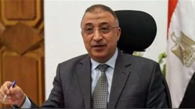 شاهد جهود الحماية المدنية لإنقاذ سكان عقار الإسكندرية المنهار