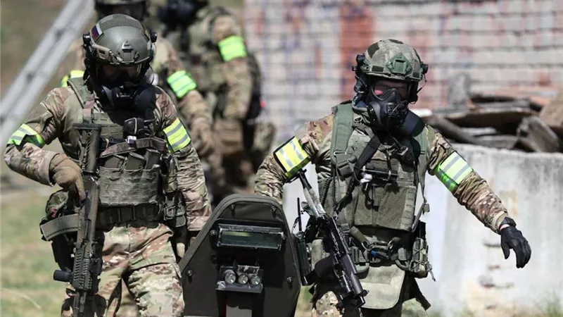 اعتقال 3 أشخاص في روسيا بسبب شن هجمات علي منشأت عسكرية