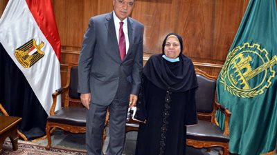 محافظ القليوبية يستقبل الأم المثالية
