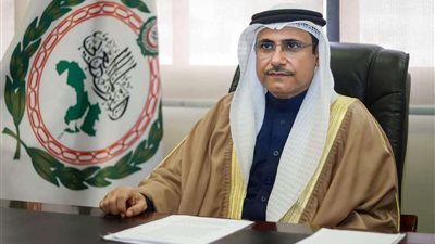 البرلمان العربي يستنكر إقدام متطرف سويدي على تمزيق القرآن الكريم وحرقه