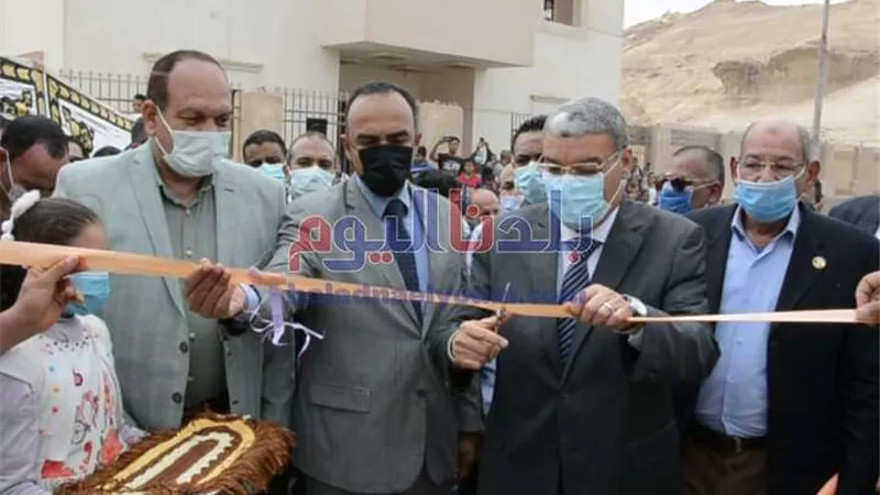 محافظ المنيا يفتتح مدرسة للغات ومعهد ديني ومركز شباب الشرفا