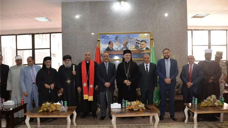 نيافة الأنبا سارافيم يهنئ محافظ الإسماعيلية بمناسبة عيد الأضحى .. صور