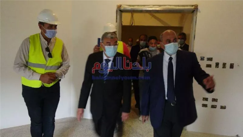 المحافظ ورئيس الجامعة يتفقدان الأعمال التنفيذية بالمستشفى الجامعي بالمنيا
