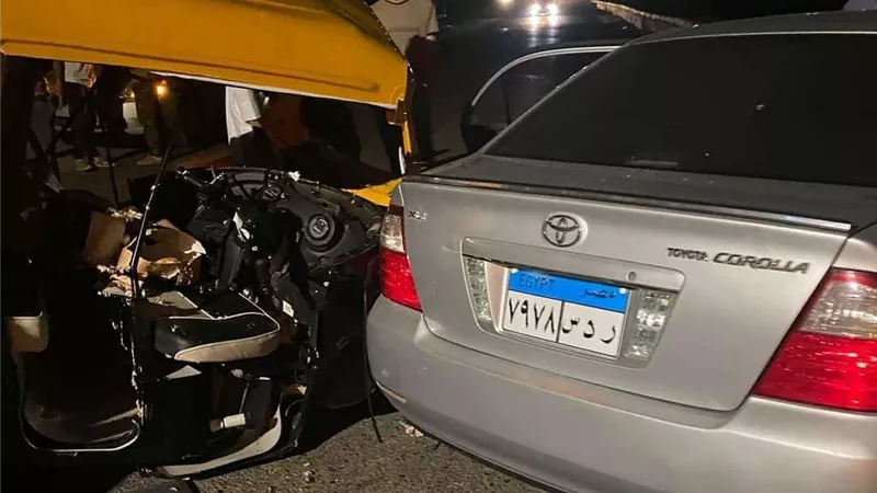 مصرع شخص إثر حادث تصادم سيارة بتوكتوك في الحسينية بالشرقية