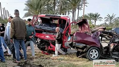 إصابة 14 عامل وعاملة فى انقلاب ربع نقل بالمنيا