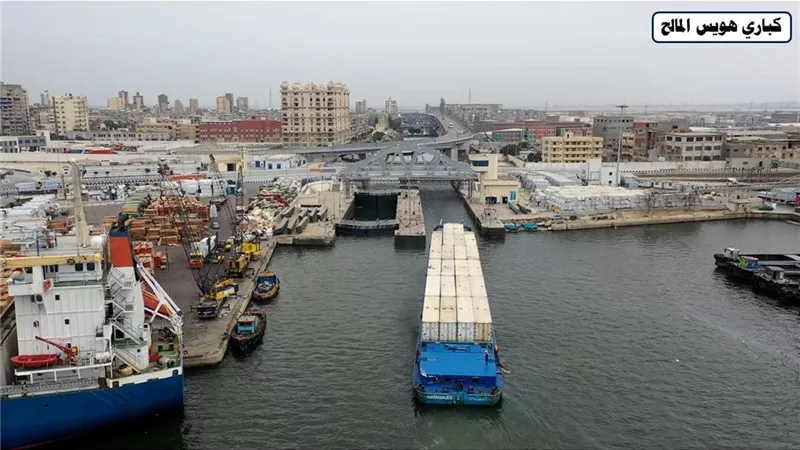النقل النهري يخفض التكاليف والانبعاثات الملوثة للبيئة