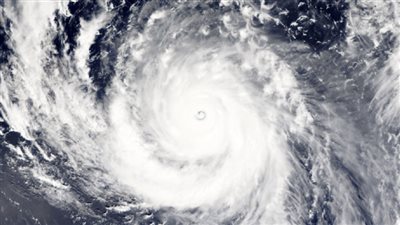 إعصار كبير مع رياح عنيفة تضرب 3 ولايات أمريكية
