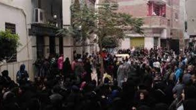 من أسرة واحدة.. تشييع جنازة 6 أشخاص إثر انقلاب سيارة بالطريق الصحراوي