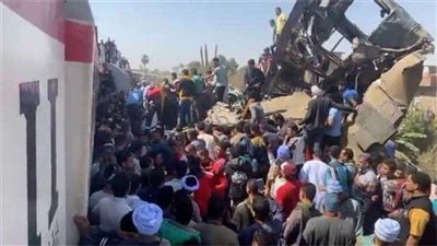 الأوناش تبدأ رفع آثار حادث قطاري سوهاج بحثا عن ضحايا