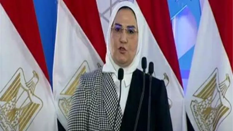 القباج تفتتح معرض الأسر المنتجة في أسيوط