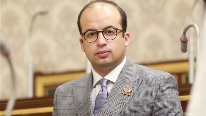 خالد بدوي يطالب بأولوية الإفراج الجمركي عن السلع الأساسية ومستلزمات الإنتاج