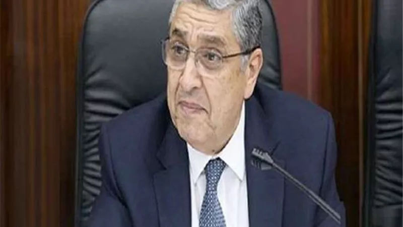 وزير الكهرباء ينعي شهداء حادث قطاري سوهاج