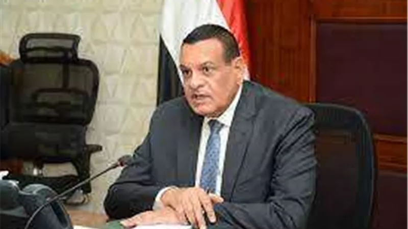 وزير التنمية المحلية: نقل الخبرات الدولية والإقليمية وتأهيل وتدريب كوادر الوزارة والمحافظات