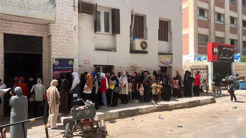 إقبال كثيف من المواطنين على مبادرة 100 يوم صحة بالإسماعيلية