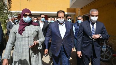 المحافظ ووكيل مجلس النواب يزوران مصابي حادث قطاري طهطا بمستشفيات سوهاج