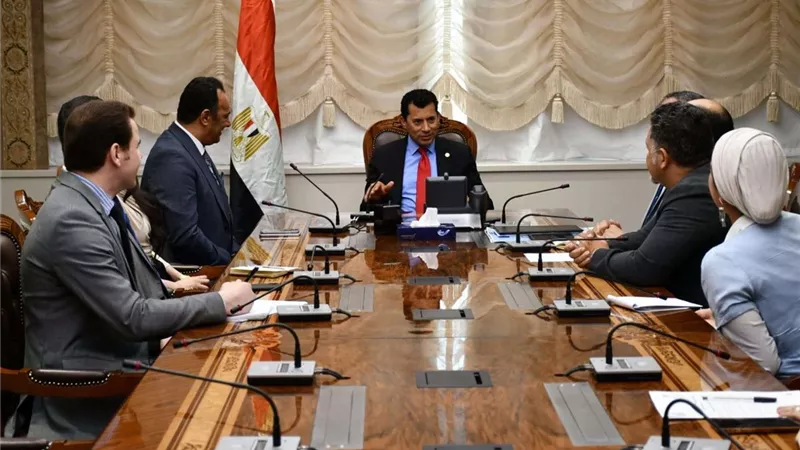 وزير الشباب والرياضة يستقبل منظمي رحلة جوارديولا في مصر