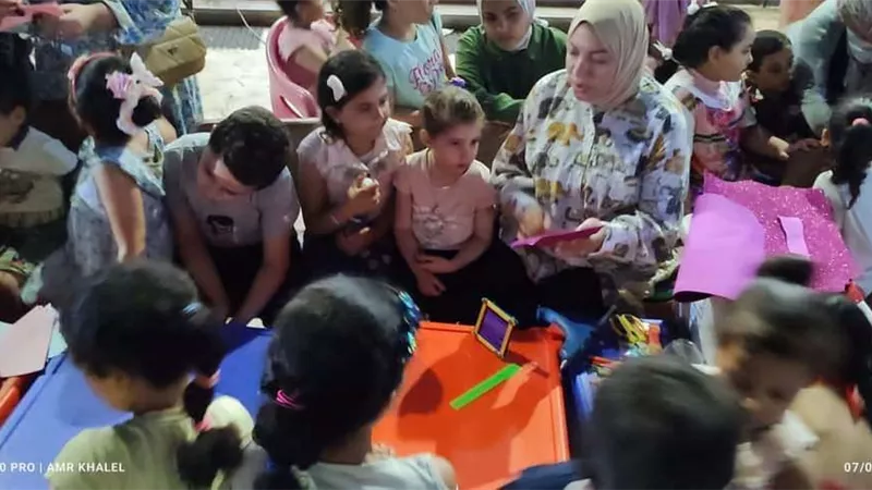 بالصور | مكتبة دمنهور تفحتها أبوابها للأطفال بورش حكي ورسم
