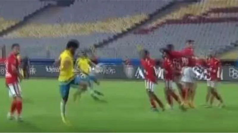 خبير تحكيمي يفجر مفاجأة بشأن هدف الإسماعيلي الملغي في شباك الأهلي