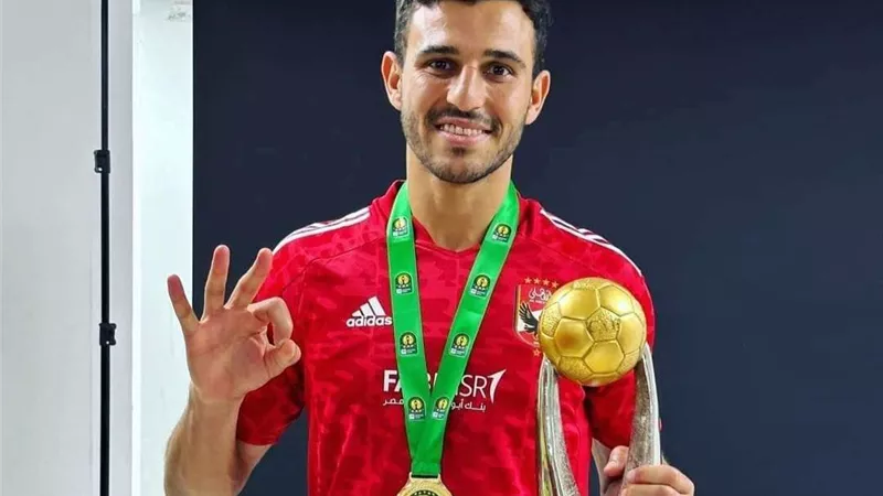 مقاتلاً.. الفيفا يعلق على إنتقال حمدي فتحي