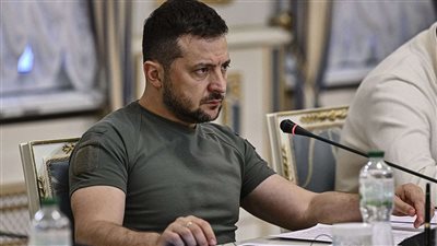 شاهد.. زيلينسكي يزور جزيرة “الأفعى” في ذكرى مرور 500 يوم على الحرب الروسية
