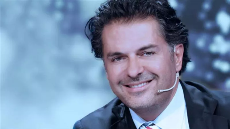 بعد أن سخر من أحلام... راغب علامة يتلقى لقاح كورونا بالامارات