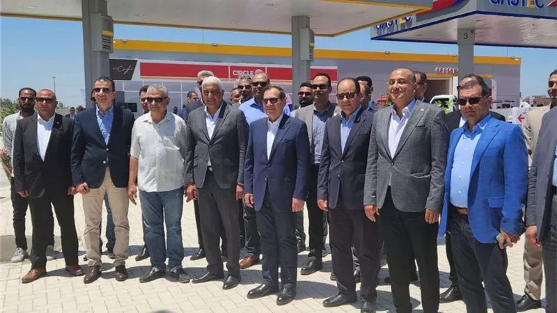 وزير البترول يفتتح محطة الوقود المتكاملة لتموين السيارات بالغاز الطبيعي
