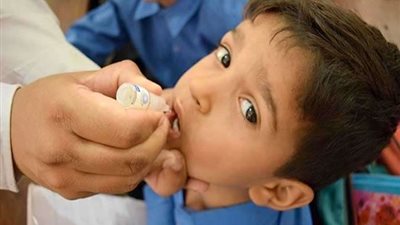 الصحة تكشف سبب مد تطعيم شلل الأطفال يومين