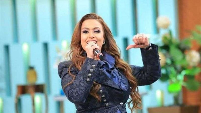 الفنانة سيمون