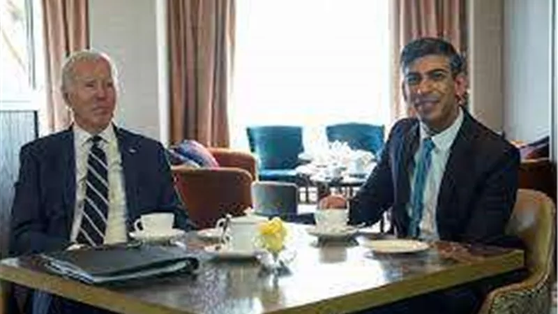 شاهد.. رئيس الوزراء البريطاني يستقبل الرئيس الأمريكي في مقر الحكومة