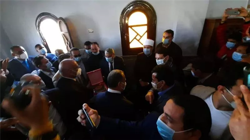 وزيري الأوقاف والرياضة ومحافظ المنيا يفتتحان مسجد 