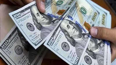 إحالة تاجر ملابس للمحاكمة بعد ضبطه بـ40 ألف دولار ووخمسين ألف ريال