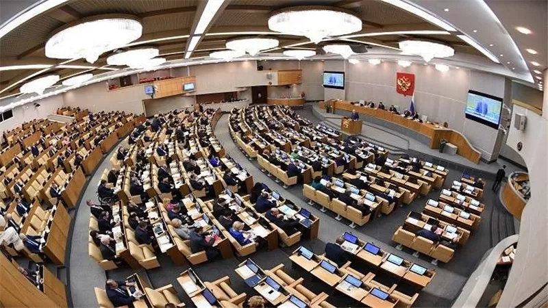 الدوما: عرض المعدات العسكرية مدمرة أمام سفارات الغربية