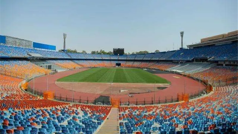 قبل مباراة الأهلي والزمالك.. قائمة بالممنوعات وموعد فتح المدرجات.. فيديو