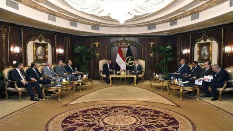 وزير الداخلية يبحث مع نظيره الأردني أوجه التعزيزات الأمنية بين البلدين