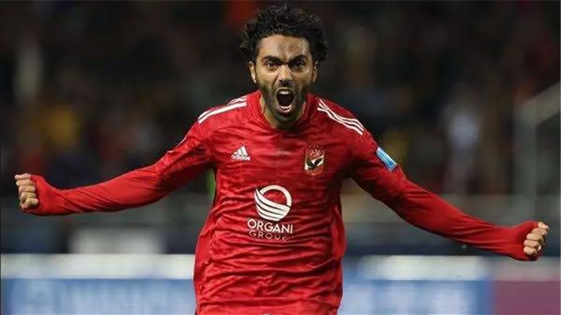 الشحات يفوز بجائزة رجل مباراة الأهلي والزمالك في الدوري المصري