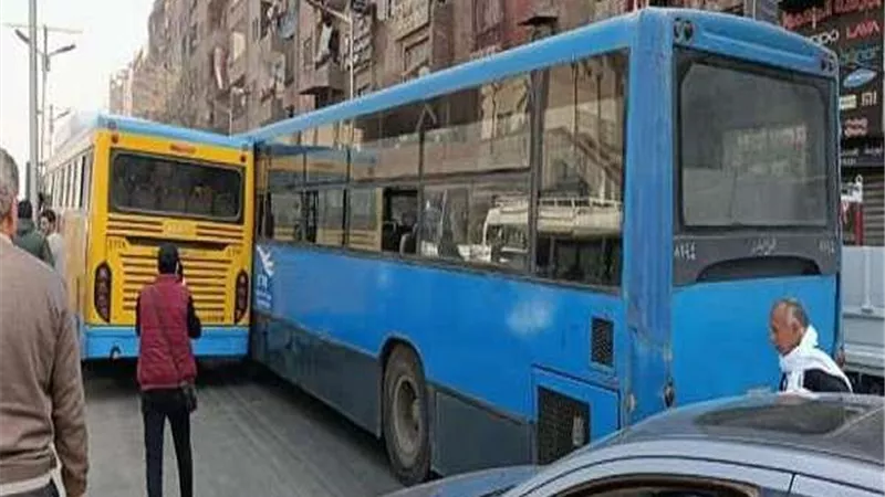 تصادم أتوبيسي نقل عام في الجيزة.. صور